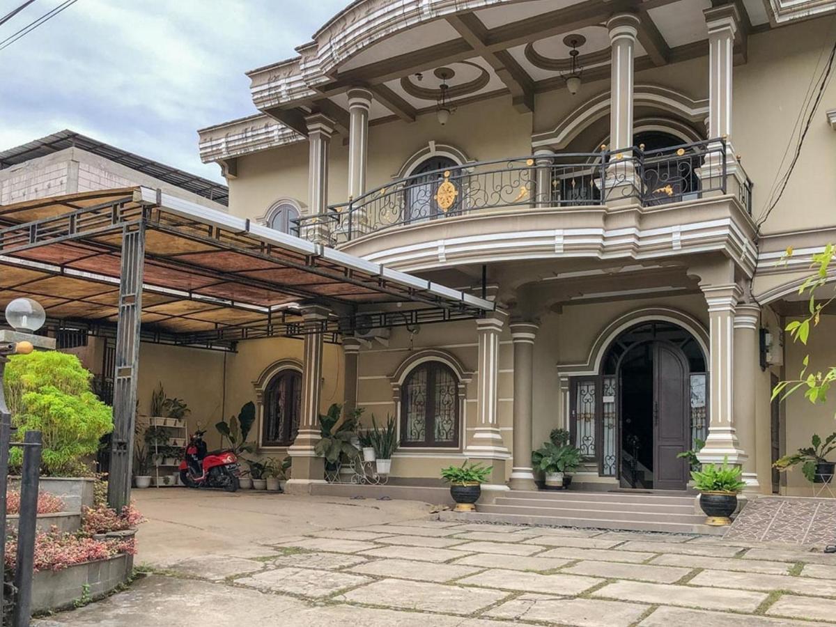Sinar Hotel Enrekang エクステリア 写真