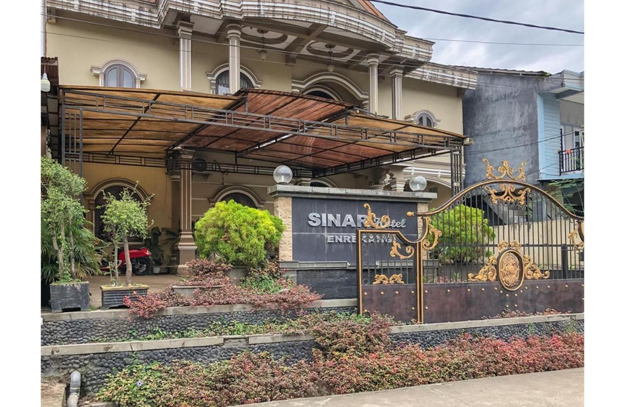 Sinar Hotel Enrekang エクステリア 写真