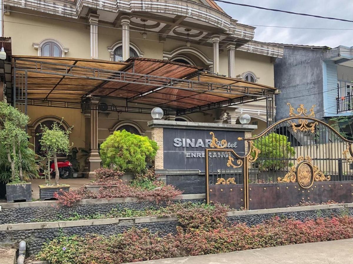 Sinar Hotel Enrekang エクステリア 写真
